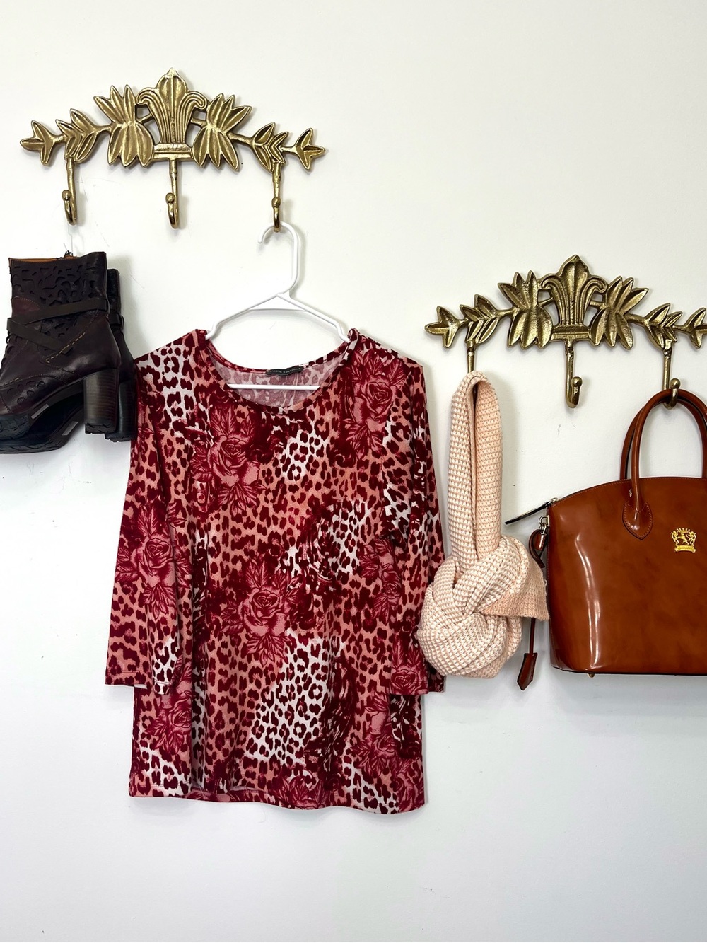 Women’s Burgundy Floral & Leopard Print Long Sleeve Top L ptp 22”